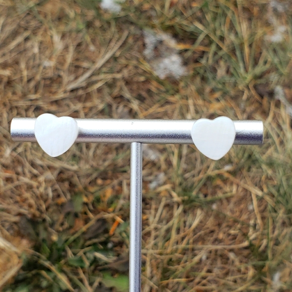 70. Mini Heart Studs - 2 pairs of heart earrings - Picture 4 of 7